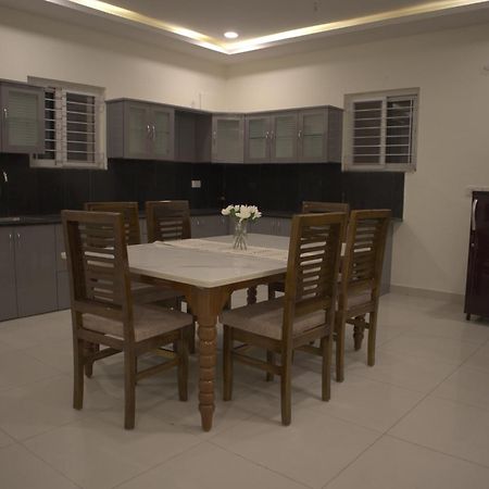 Dcasa Apartment Hotel Хайдарабад Экстерьер фото