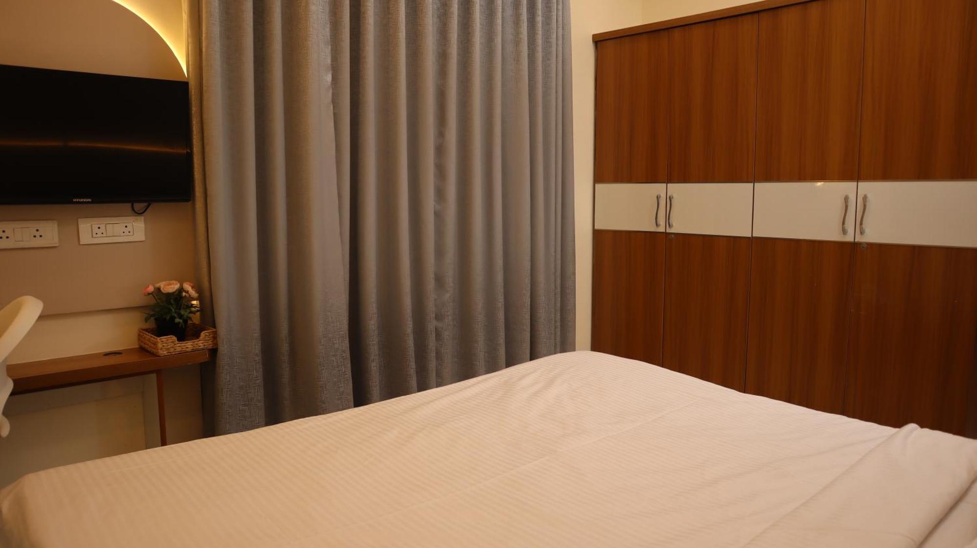 Dcasa Apartment Hotel Хайдарабад Экстерьер фото