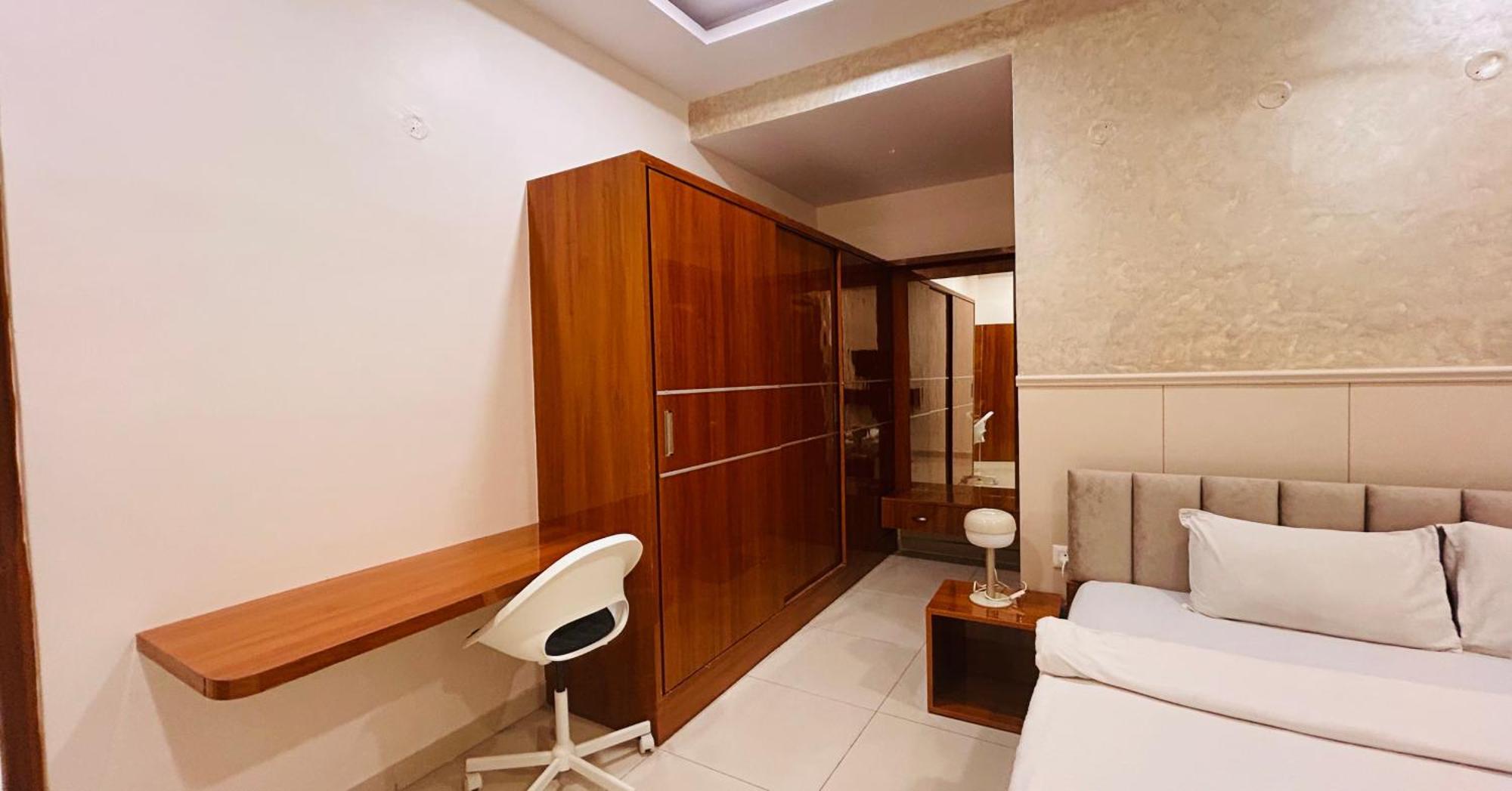 Dcasa Apartment Hotel Хайдарабад Экстерьер фото