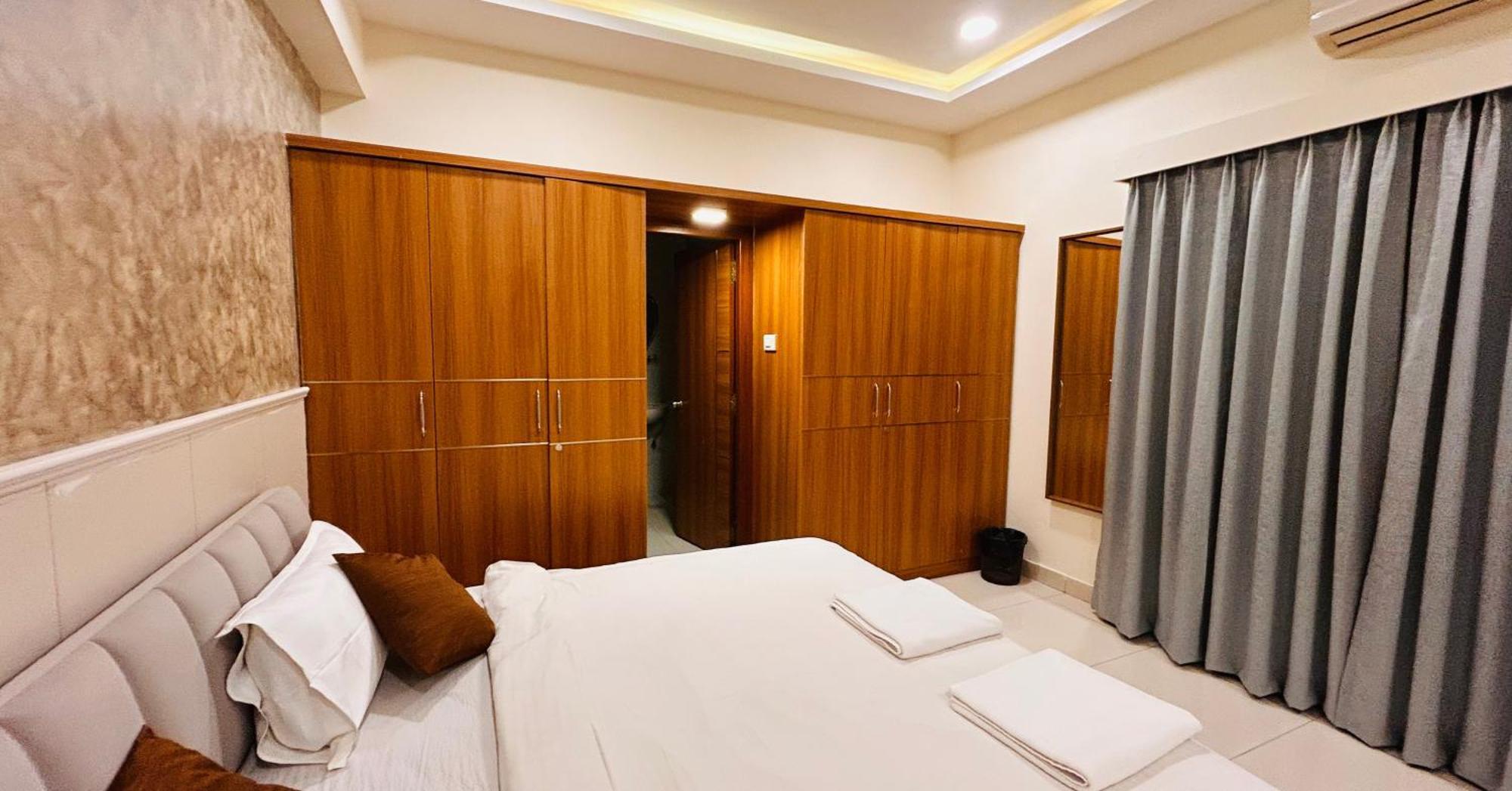 Dcasa Apartment Hotel Хайдарабад Экстерьер фото